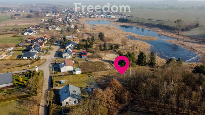 Działka z widokiem na jezioro w ciszy i spokoju