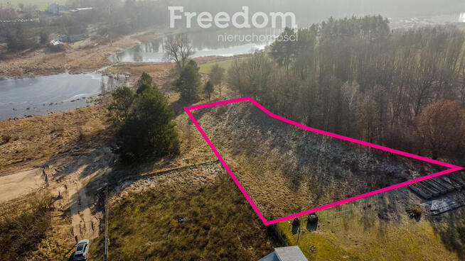 Działka z widokiem na jezioro w ciszy i spokoju