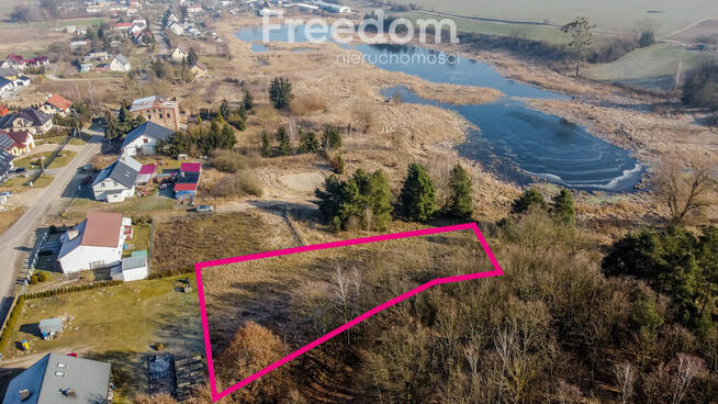 Działka z widokiem na jezioro w ciszy i spokoju