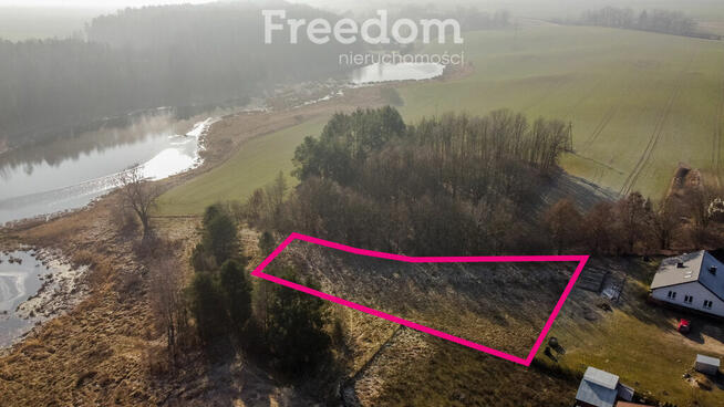 Działka z widokiem na jezioro w ciszy i spokoju