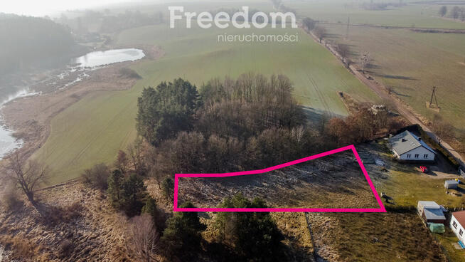 Działka z widokiem na jezioro w ciszy i spokoju