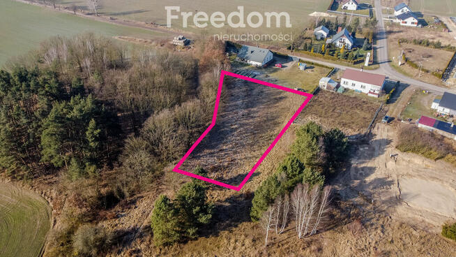 Działka z widokiem na jezioro w ciszy i spokoju