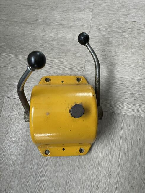 MANETKA DWUDŹWIGNIOWA