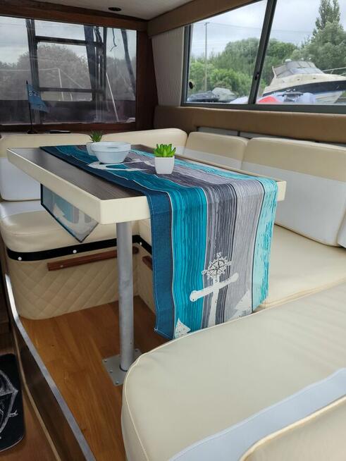 Łódż Motorowodna Bayliner 2556