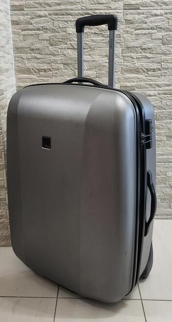 Duża walizka na kółkach Titan