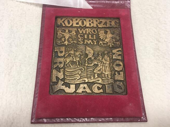 Emblemat odznaka PRL Kołobrzeg Wróciliśmy Przyjaciołom