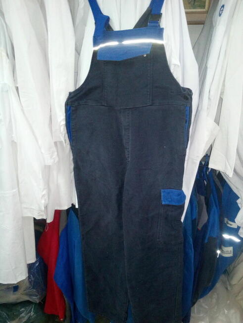 Tanie ubrania robocze dla pracowników sezonowych.
