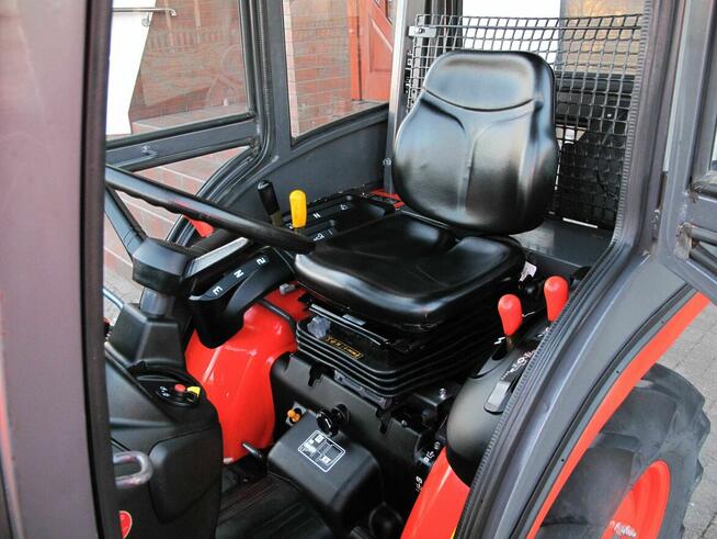 Mini Traktorek B1181 4X4 18KM Wspomaganie Mały Ogrodniczy