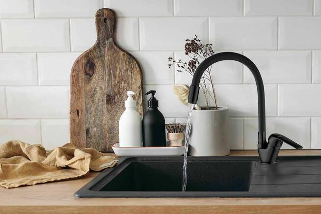 Bateria zlewozmywakowa z elastyczną wylewką Nowa Czarna