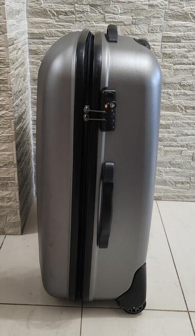Duża walizka na kółkach Titan