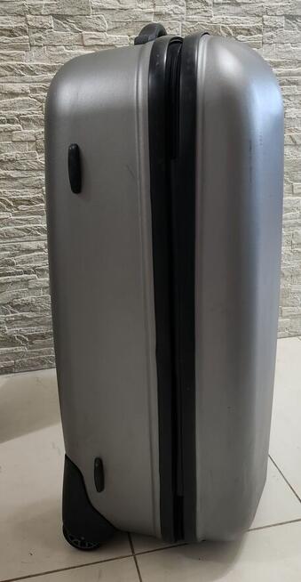 Duża walizka na kółkach Titan