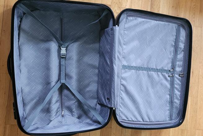 Duża walizka na kółkach Titan