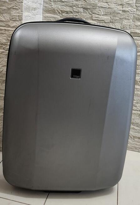 Duża walizka na kółkach Titan