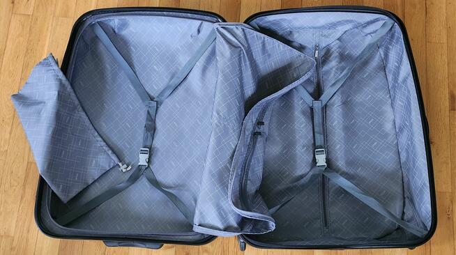 Duża walizka na kółkach Titan