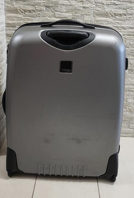 Duża walizka na kółkach Titan