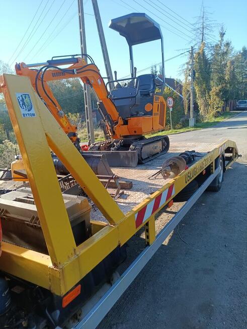 Holowanie Transport samochodów maszyn