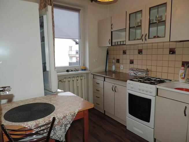 umeblowana kawalerka z miejscem parkingowym i piwnicą