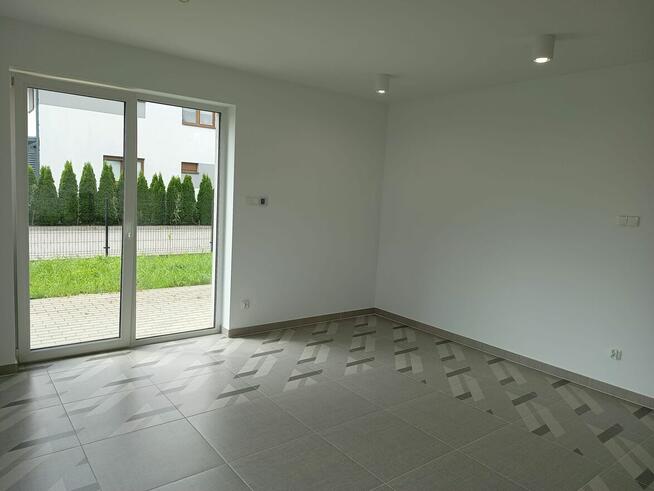 Narożne z ogródkiem, bezczynszowe,2 m. parkingowe