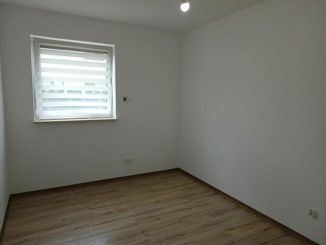 Narożne z ogródkiem, bezczynszowe,2 m. parkingowe