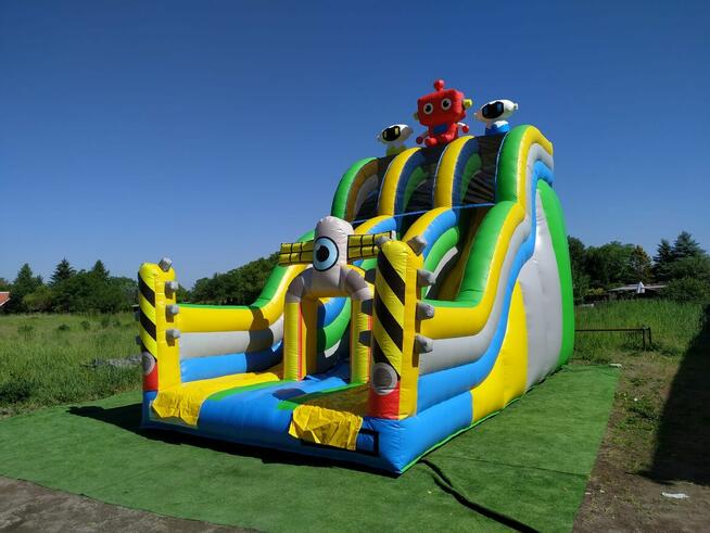 Wynajem i obsługa atrakcji plenerowych, dmuchańce, karuzele.