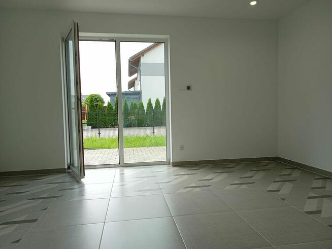 Narożne z ogródkiem, bezczynszowe,2 m. parkingowe