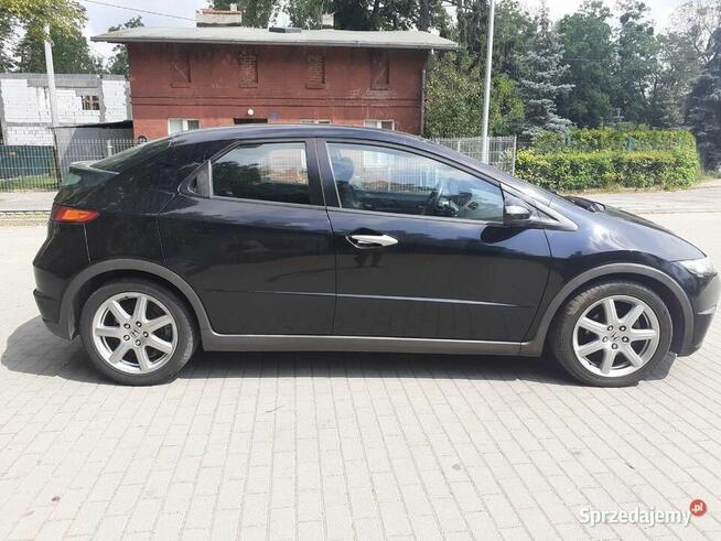 Honda Civic VIII 2.2i-CTDi Executive