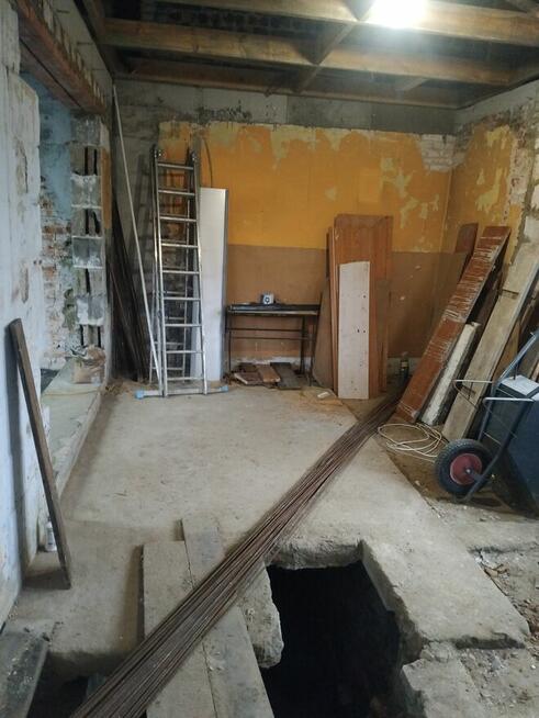 Dom bliźniak w trakcie remontu