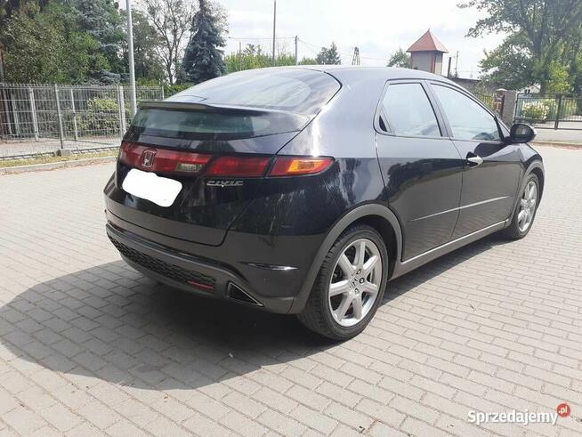 Honda Civic VIII 2.2i-CTDi Executive