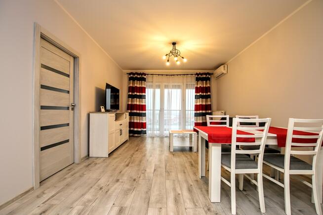 Capital Tower, z balkonem, z klimatyzacją