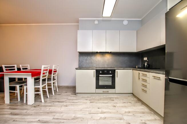 Capital Tower, z balkonem, z klimatyzacją