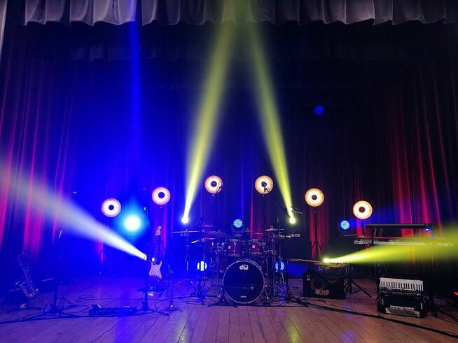 Realizacja techniczna imprez - Scena - Światło - Dźwięk