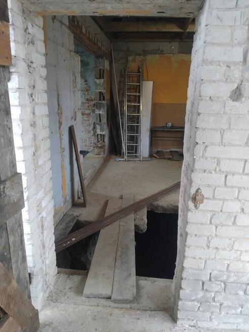 Dom bliźniak w trakcie remontu