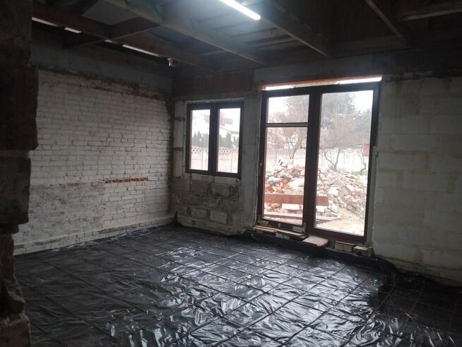 Dom bliźniak w trakcie remontu