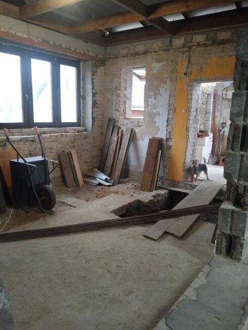 Dom bliźniak w trakcie remontu