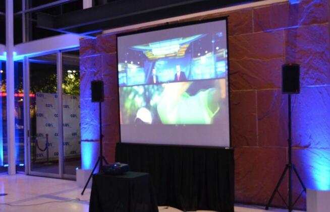 Wynajem projektora i ekranu - obsługa szkoleń, konferencji