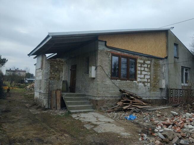 Dom bliźniak w trakcie remontu