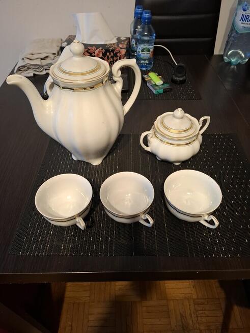 Sprzedam porcelanę dwa komplety...