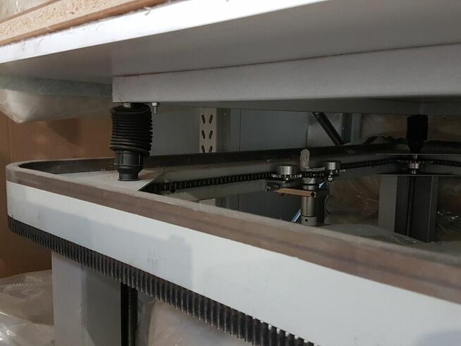 Stół do Lamowania MERT M-1000 z Lamowaczem PFAFF 335 automat