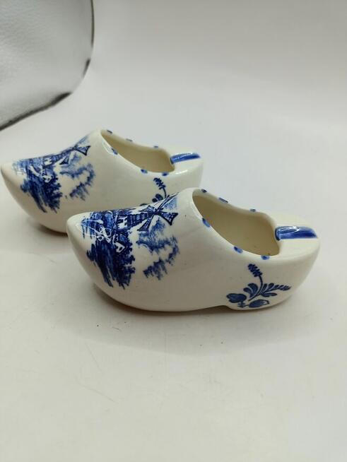 Bibelot drobiazg porcelanowy but chodak holenderski wiatraki