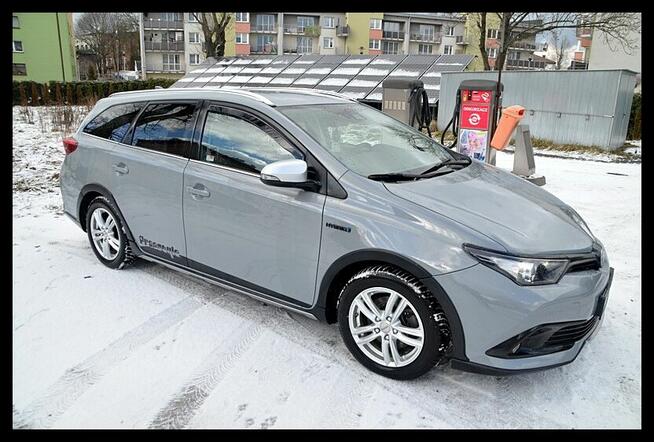 Toyota Auris - Freestyle Edition - 1.8 Hybrid