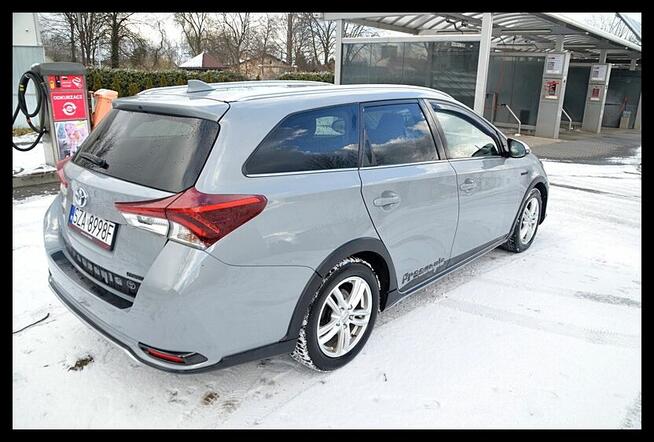 Toyota Auris - Freestyle Edition - 1.8 Hybrid