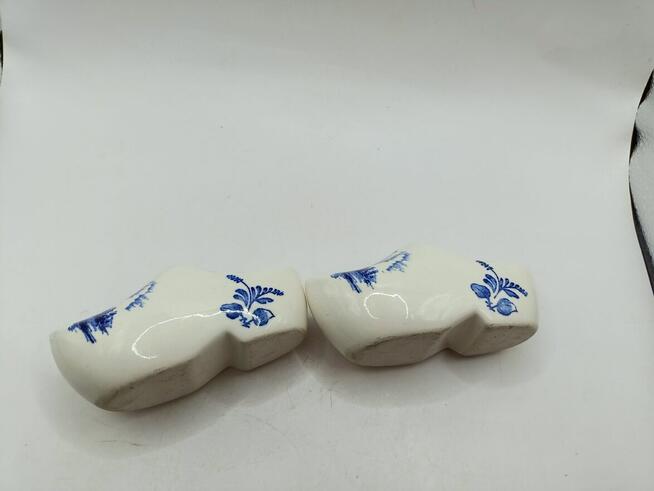 Bibelot drobiazg porcelanowy but chodak holenderski wiatraki