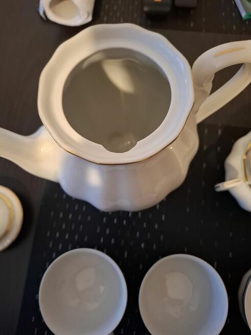 Sprzedam porcelanę dwa komplety...