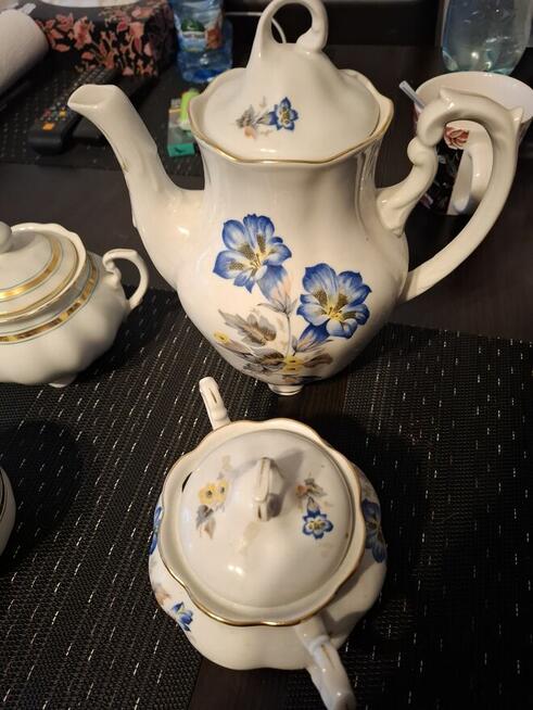 Sprzedam porcelanę dwa komplety...