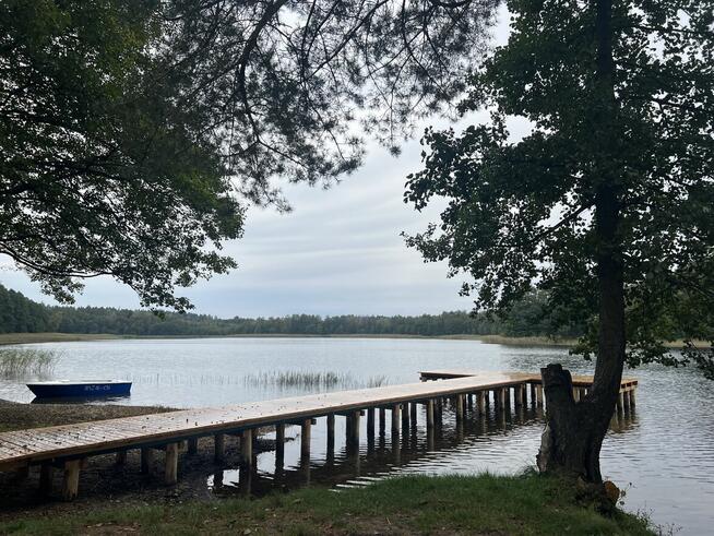 MAZURY-JERUTKI.Dwa domki /po 10 os/nad jeziorem.Łódka
