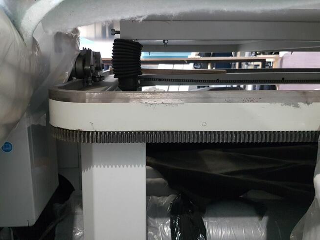 Stół do Lamowania MERT M-1000 z Lamowaczem PFAFF 335 automat