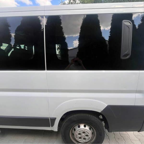 Wielozadaniowy Fiat Ducato Panorama 9 osobowy wykładzina L1H