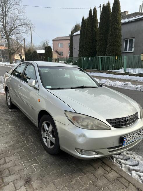 SMU sprzeda samochód osobowy marki Toyota Camry