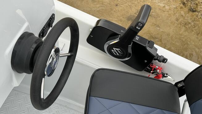 ŁÓDŹ WĘDKARSKO-REKREACYJNA POWER BASS 430 ZE STERÓWKĄ