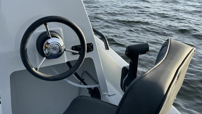 ŁÓDŹ WĘDKARSKO-REKREACYJNA POWER BASS 430 ZE STERÓWKĄ